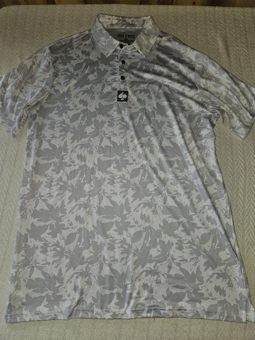 Pins & Aces Men's Light Grey Floral Performance Polo